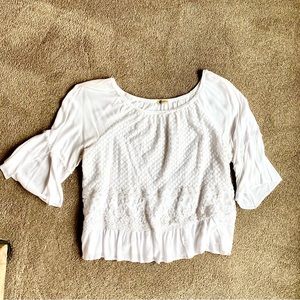 Peasant top that looks like upper class!  Open neck, 3/4 split sleeve, lacey